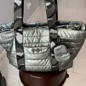 NEW JESSICA SIMPSON SILVER TOTE BAG